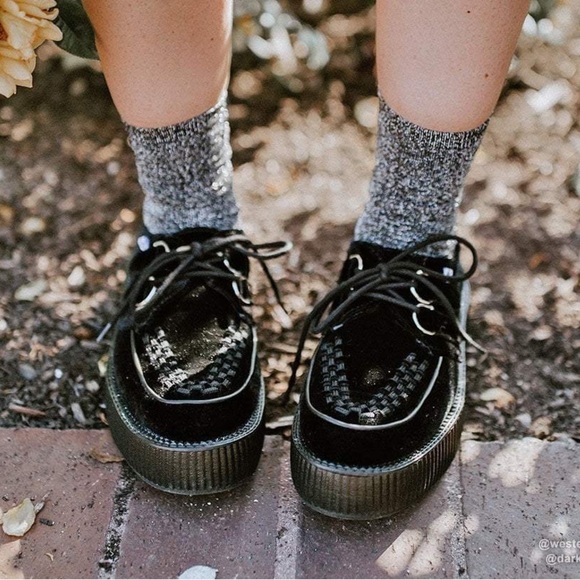 T.U.K Footwear Loafers Black Velvet Viva Mondo Creeper Platform Shoes Size 5 - Picture 2 of 13